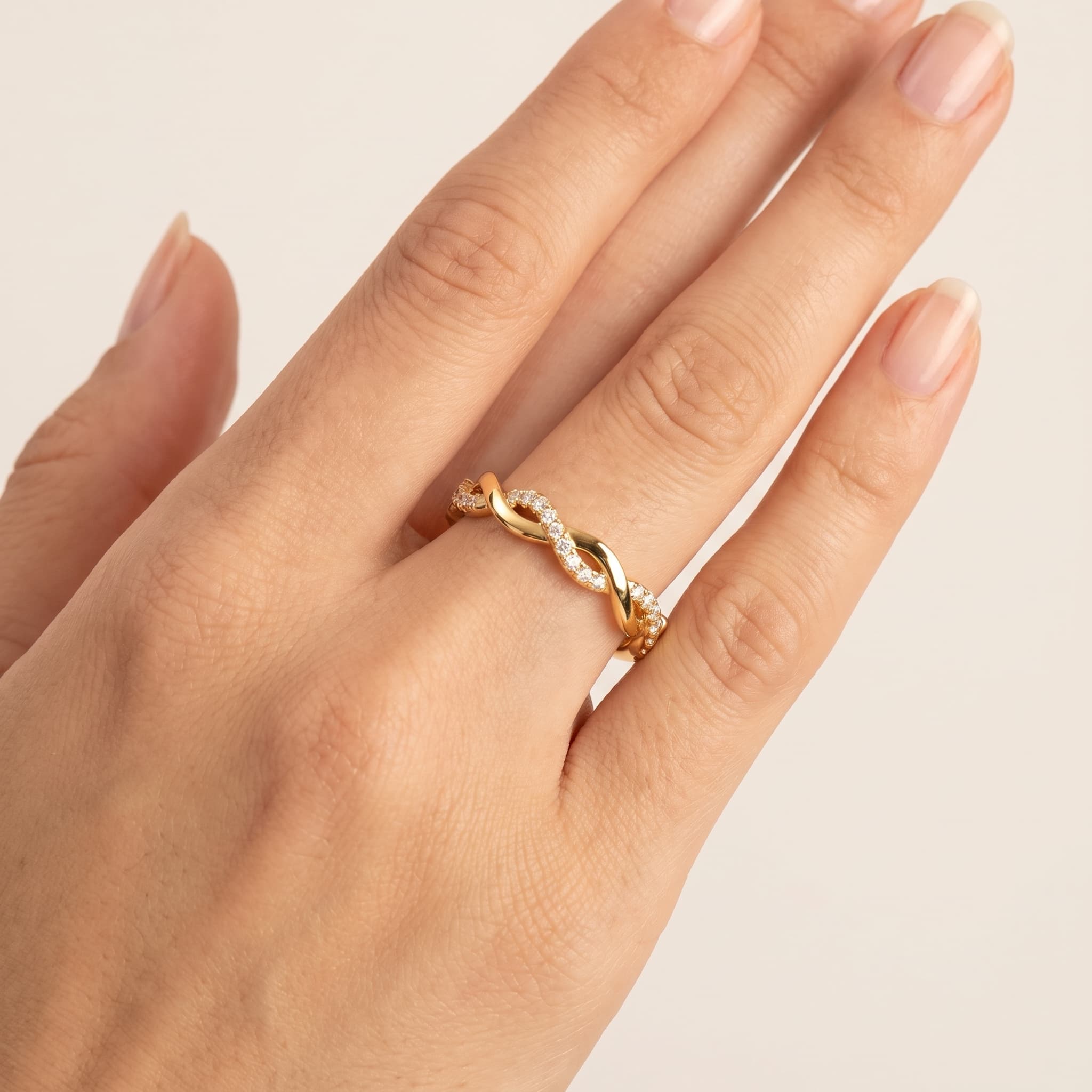 Endless Twist — Round Diamond Twisted Infinity Band thumbnail 4