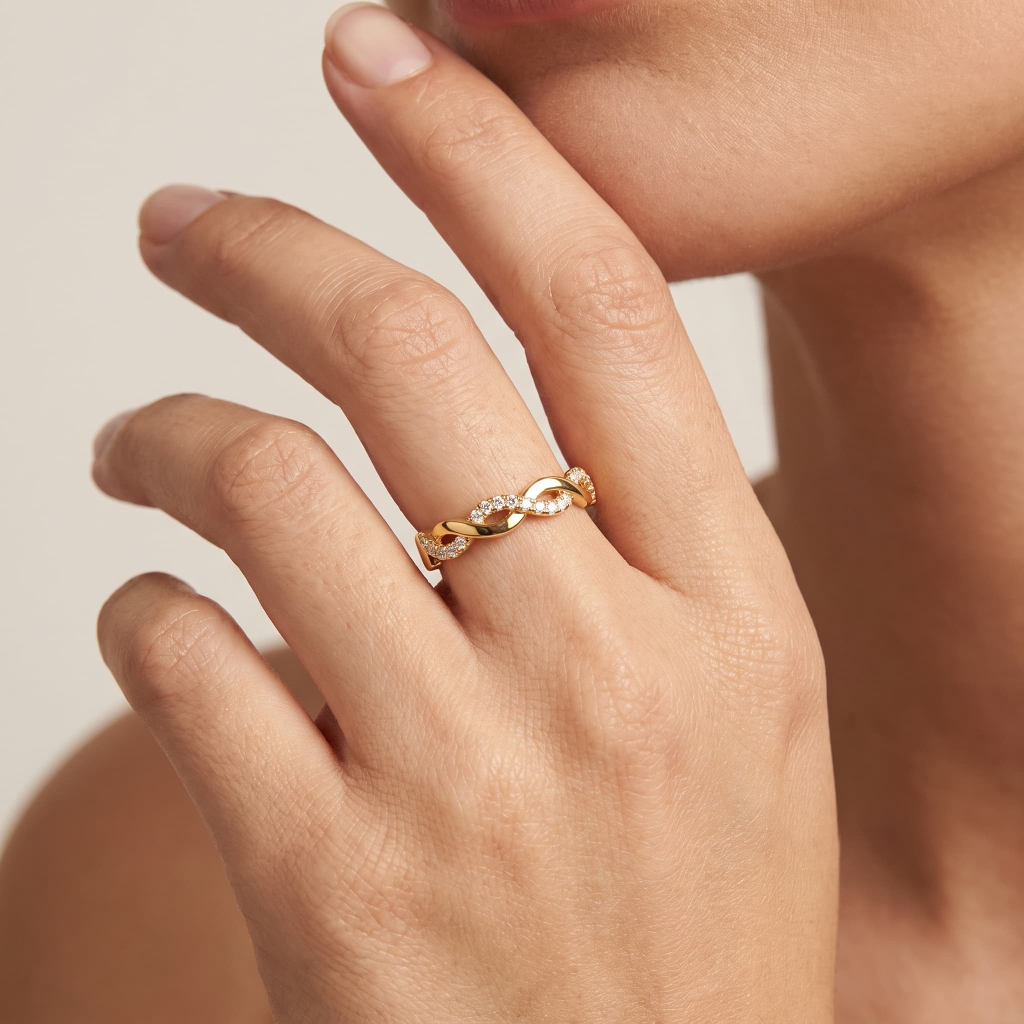 Endless Twist — Round Diamond Twisted Infinity Band thumbnail 3