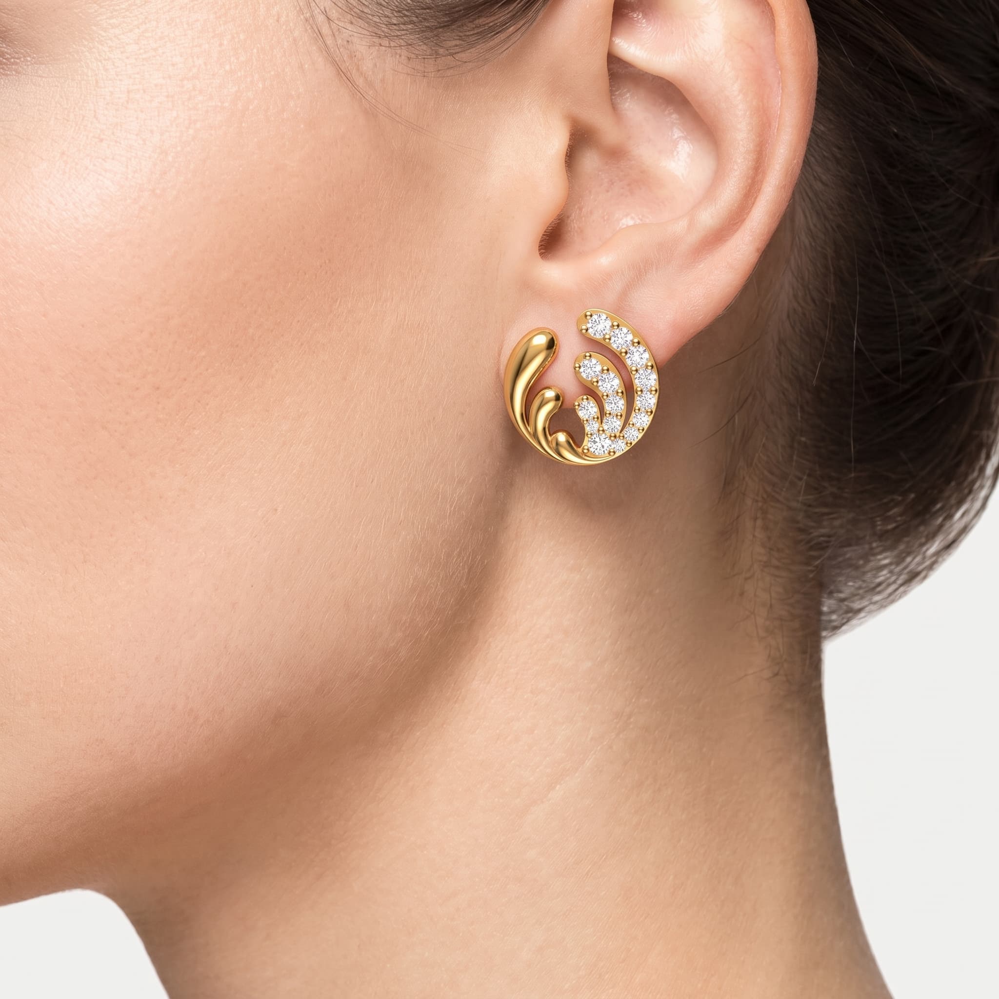 Feather Swirl — Round Diamond Graduated Swirl Stud Earrings thumbnail 4
