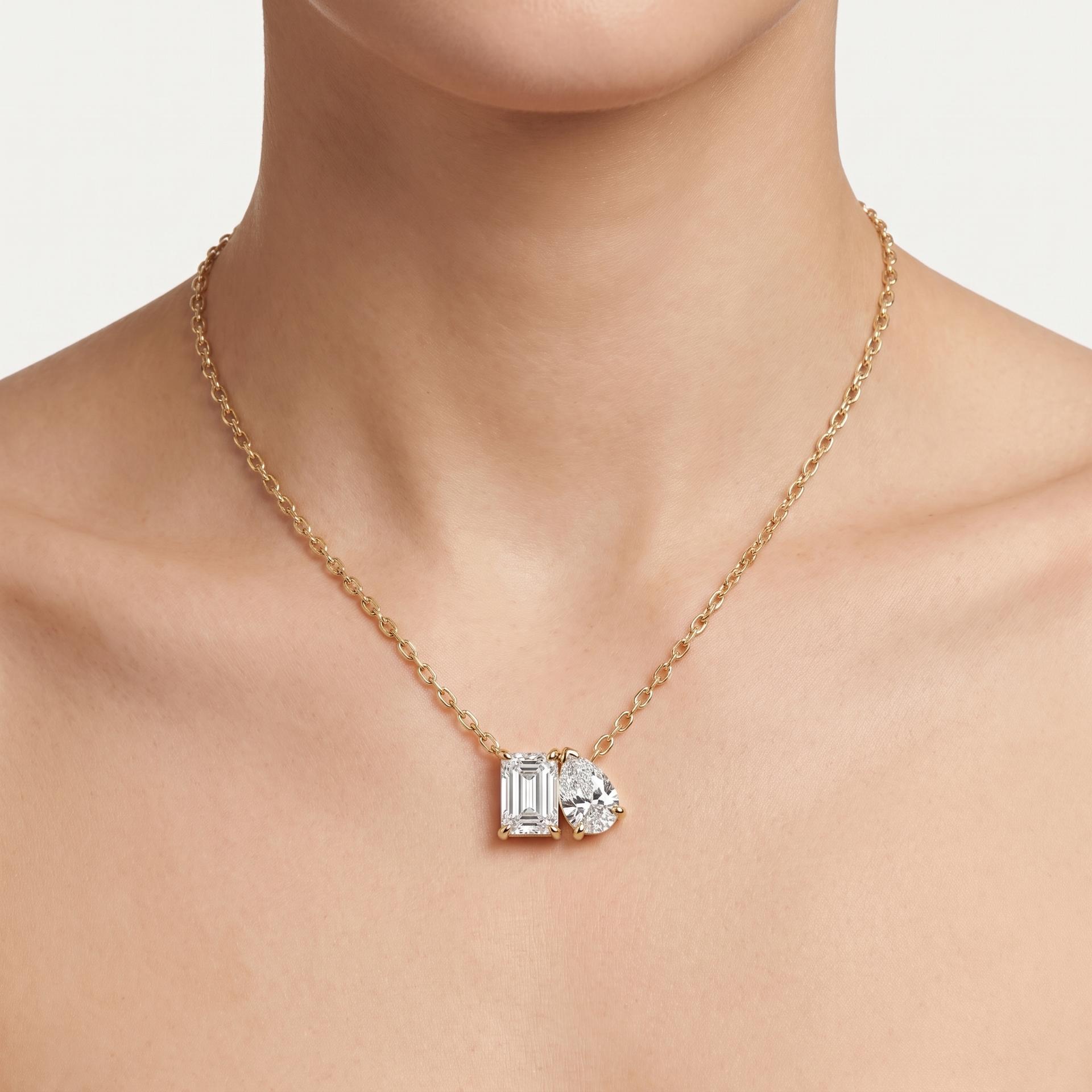Emerald & Pear Cut Diamond Toi et Moi Pendant 3