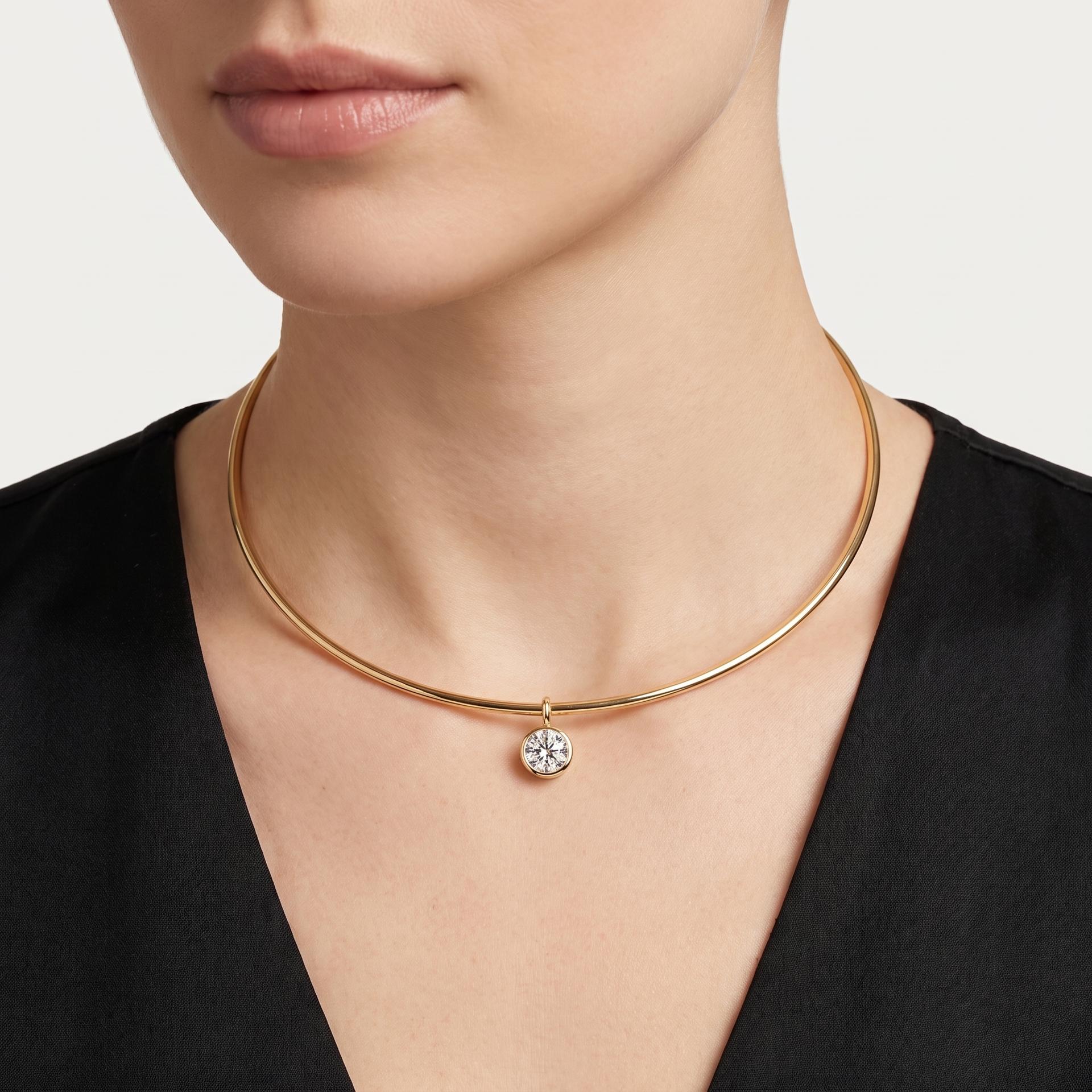 Round Cut Solitaire Pendant 2