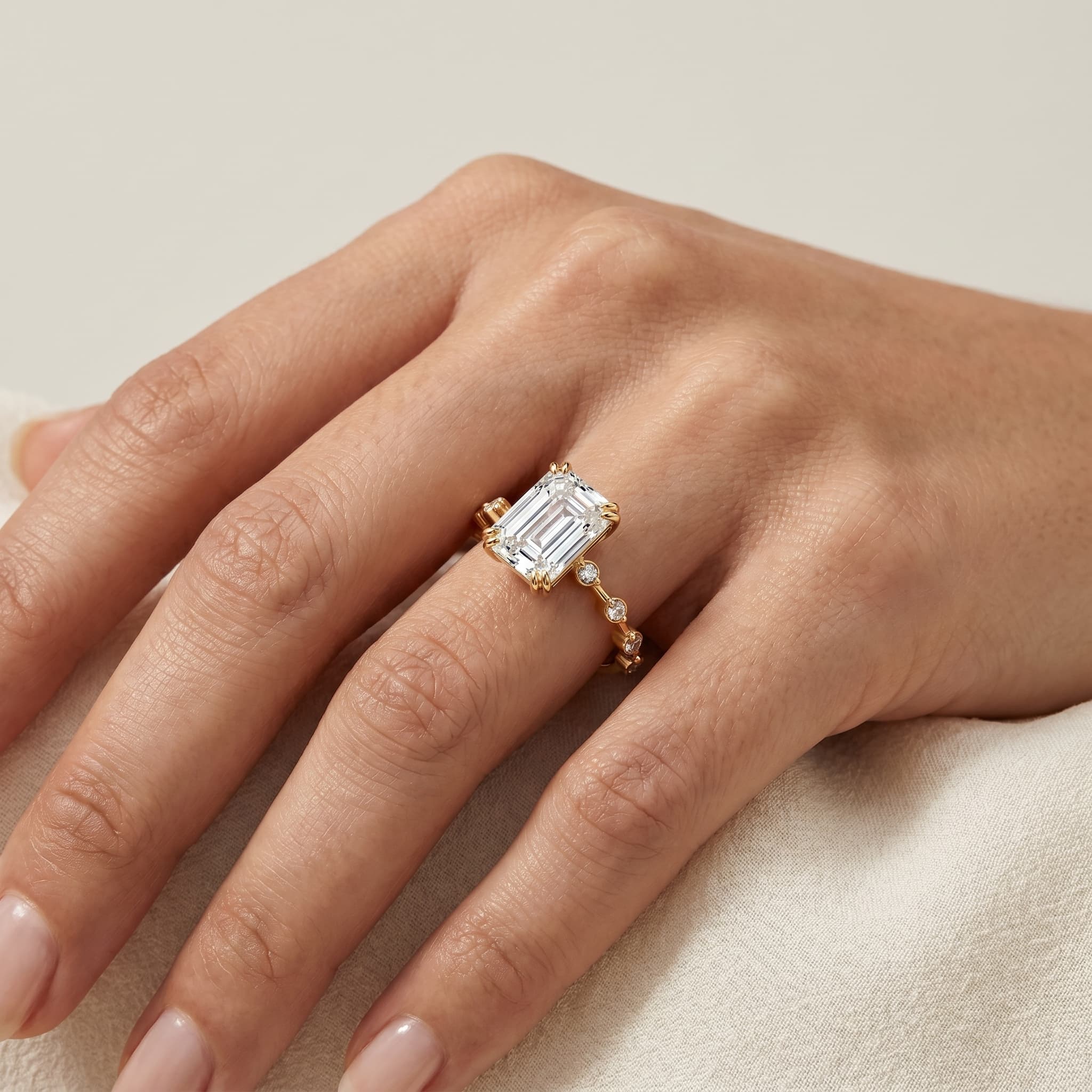 Emerald Muse Diamond Ring thumbnail 4