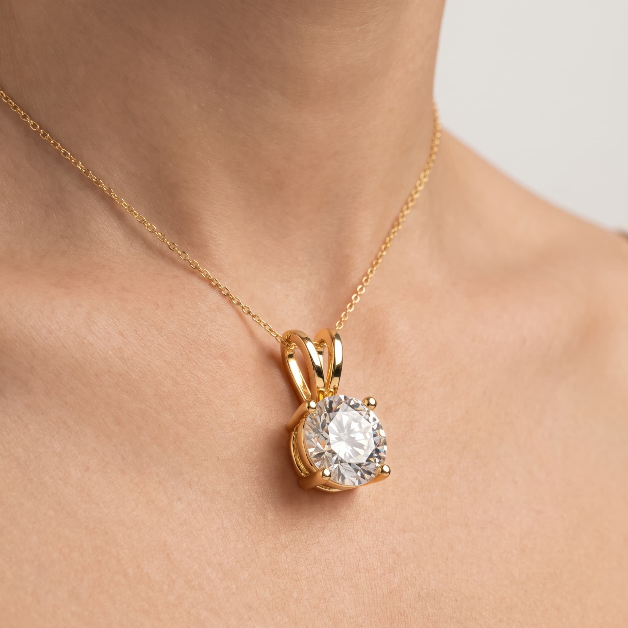 Solaris — Round Diamond Solitaire Pendant thumbnail 3