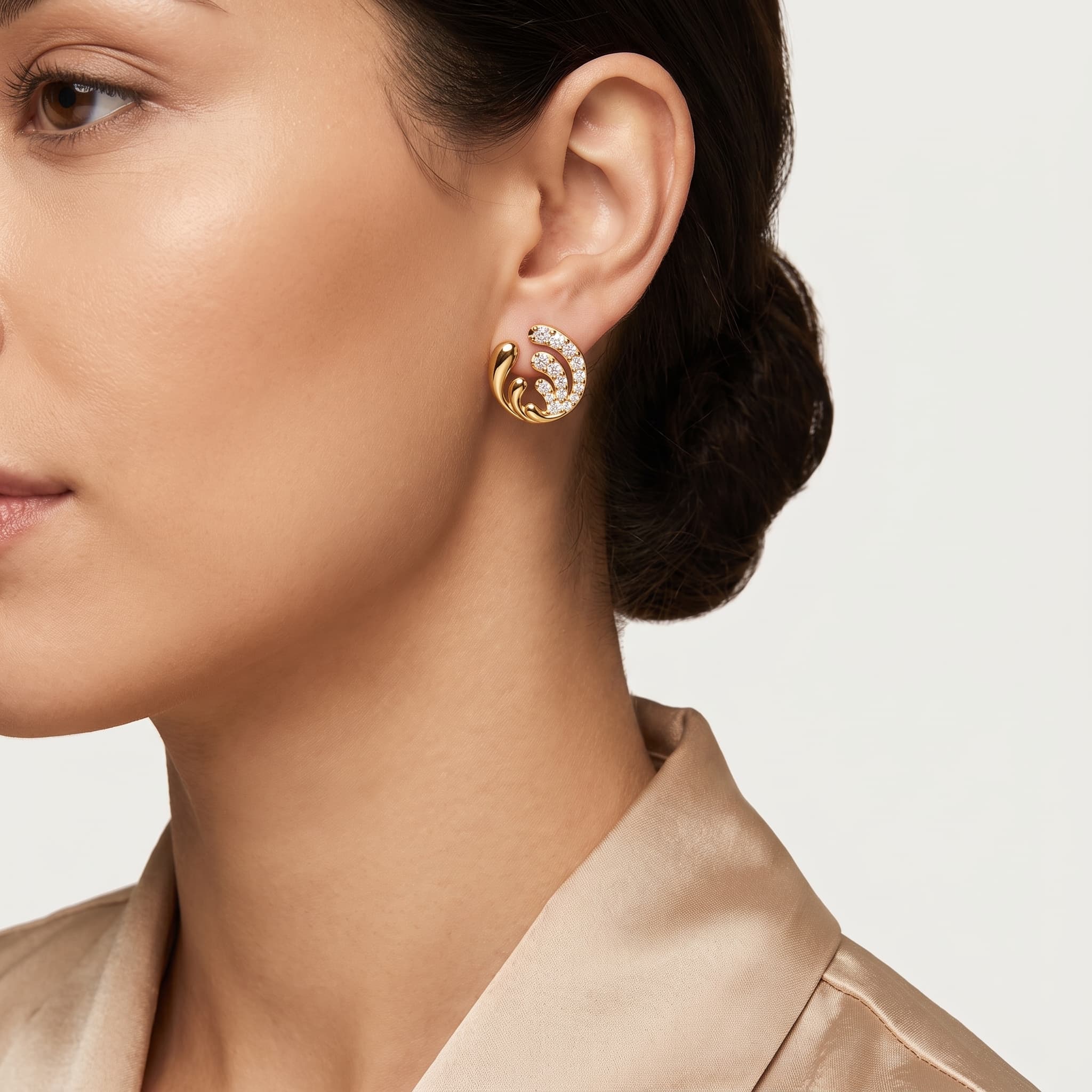 Feather Swirl — Round Diamond Graduated Swirl Stud Earrings thumbnail 3