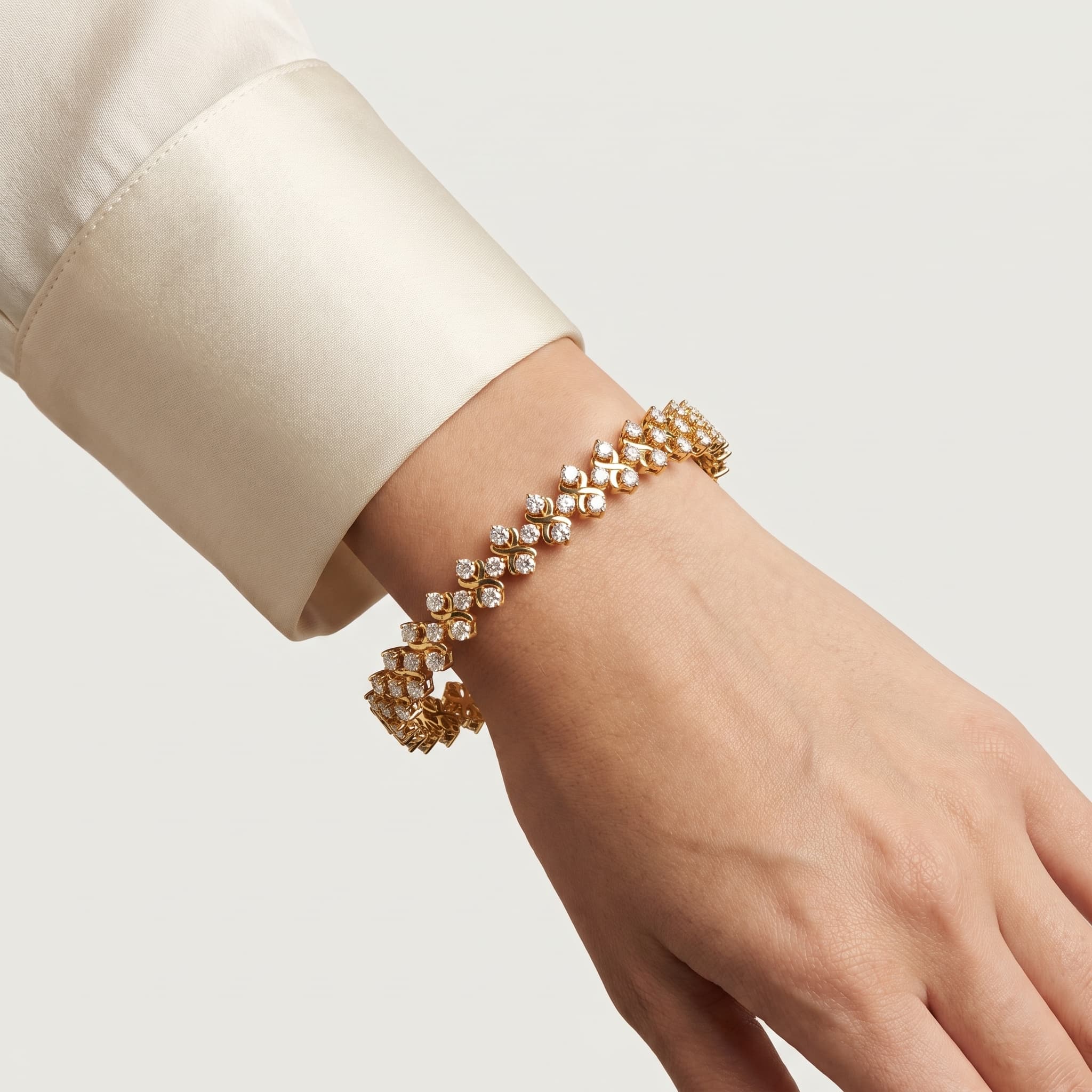 Clover Cascade — Round Diamond Three-Row Floral Link Bracelet thumbnail 3