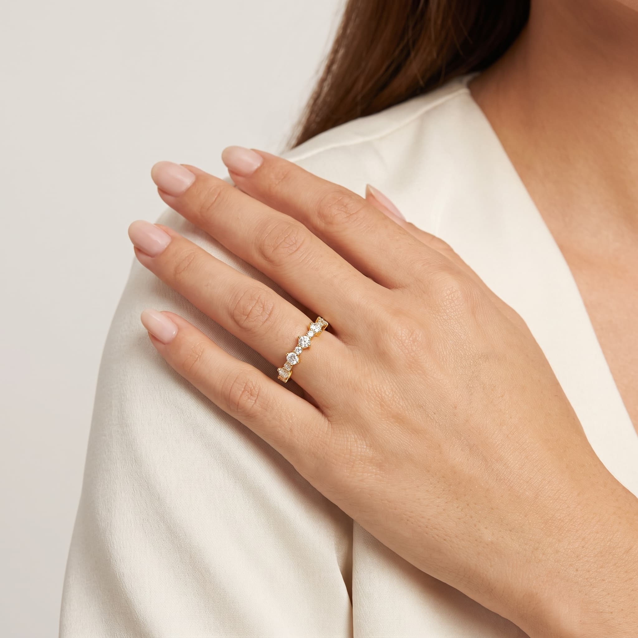 Graduated Grace — Round Diamond Graduated Pavé Band thumbnail 4