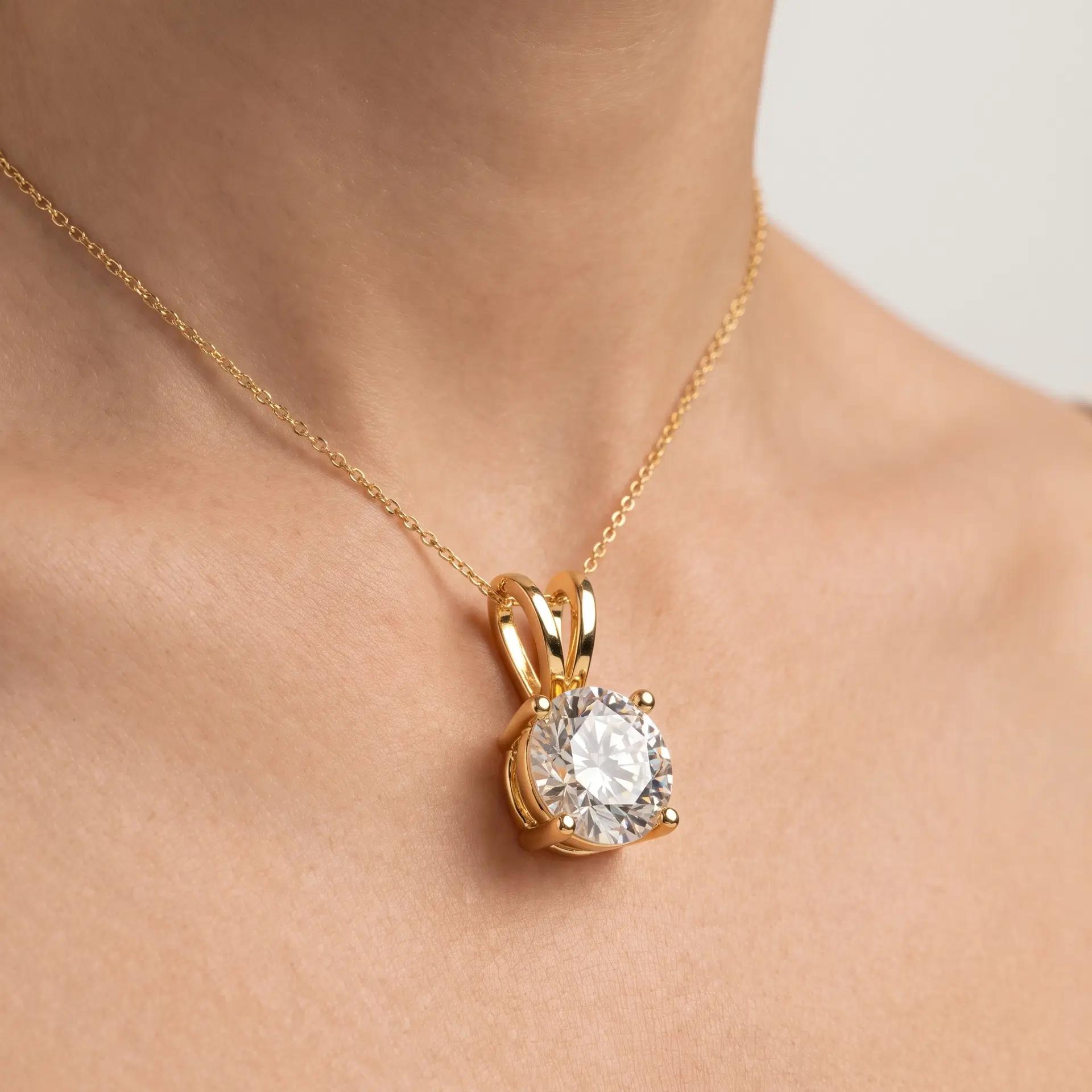 Round Diamond Solitaire Pendant 3